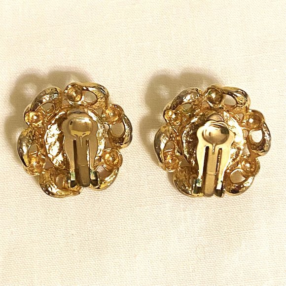 Mabe Pearl & Gold Tone Clip-On Earrings - Picture 4 of 4